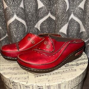 L’Artiste Spring Step Red Chino Clogs